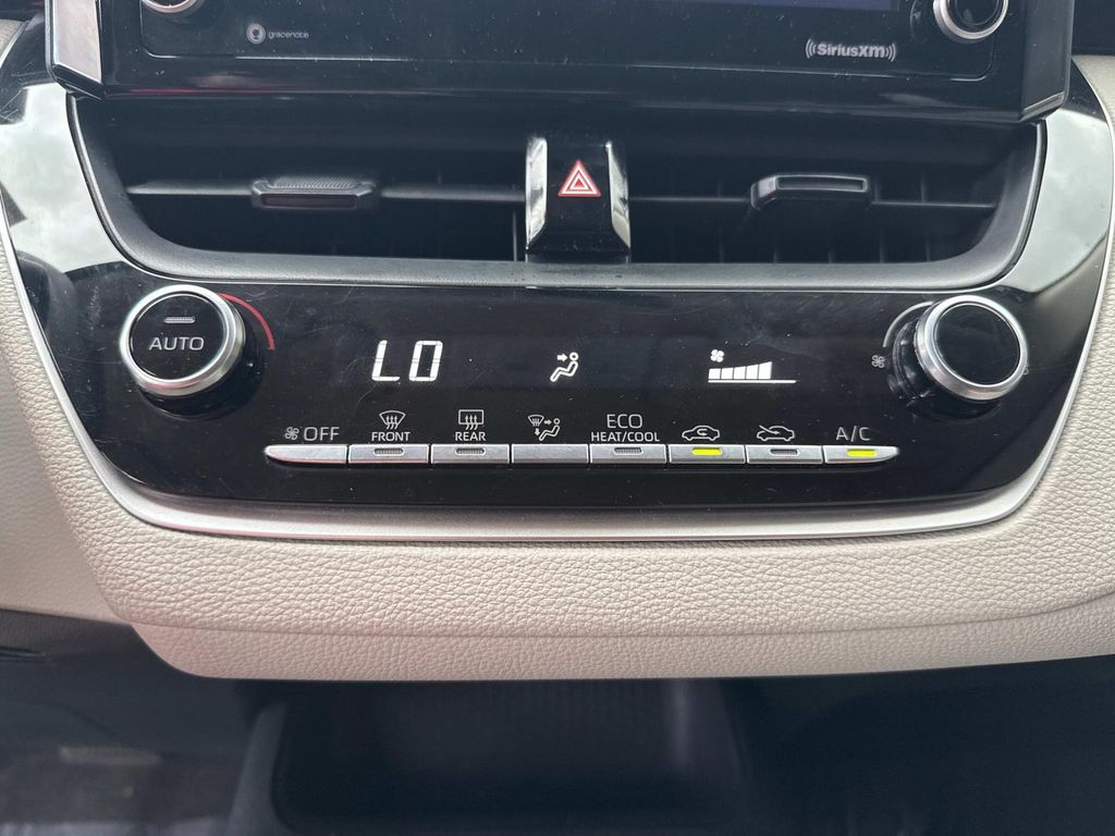 2022 Toyota Corolla LE photo 24
