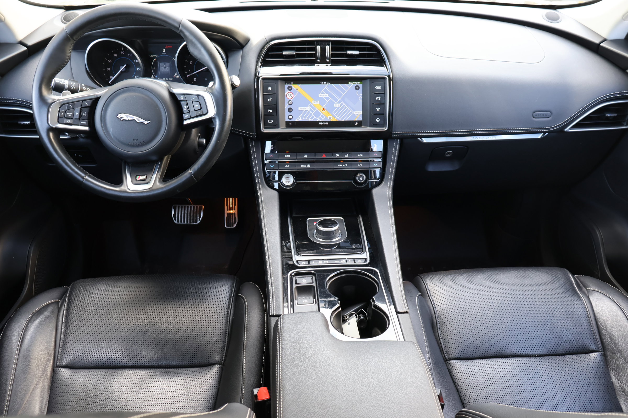 2017 Jaguar F-PACE S photo 15