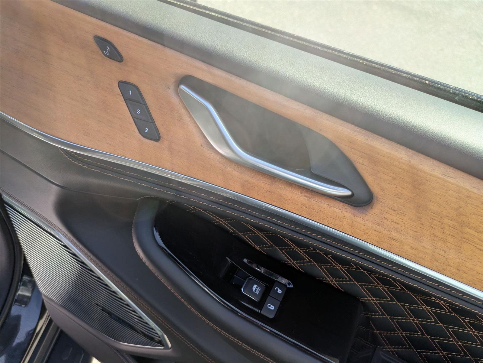 2023 Jeep Grand Cherokee L Summit Reserve photo 26