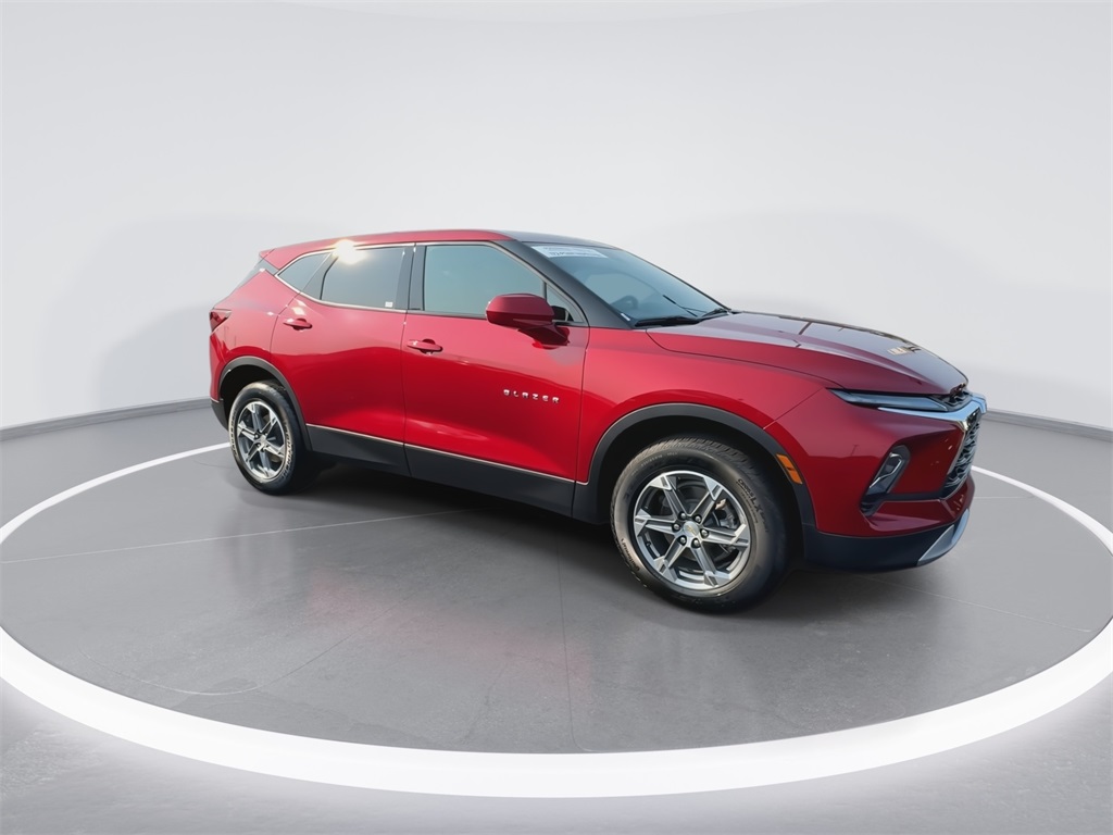 2023 Chevrolet Blazer 2LT photo 2