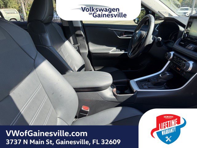 2020 Toyota RAV4 Limited photo 3