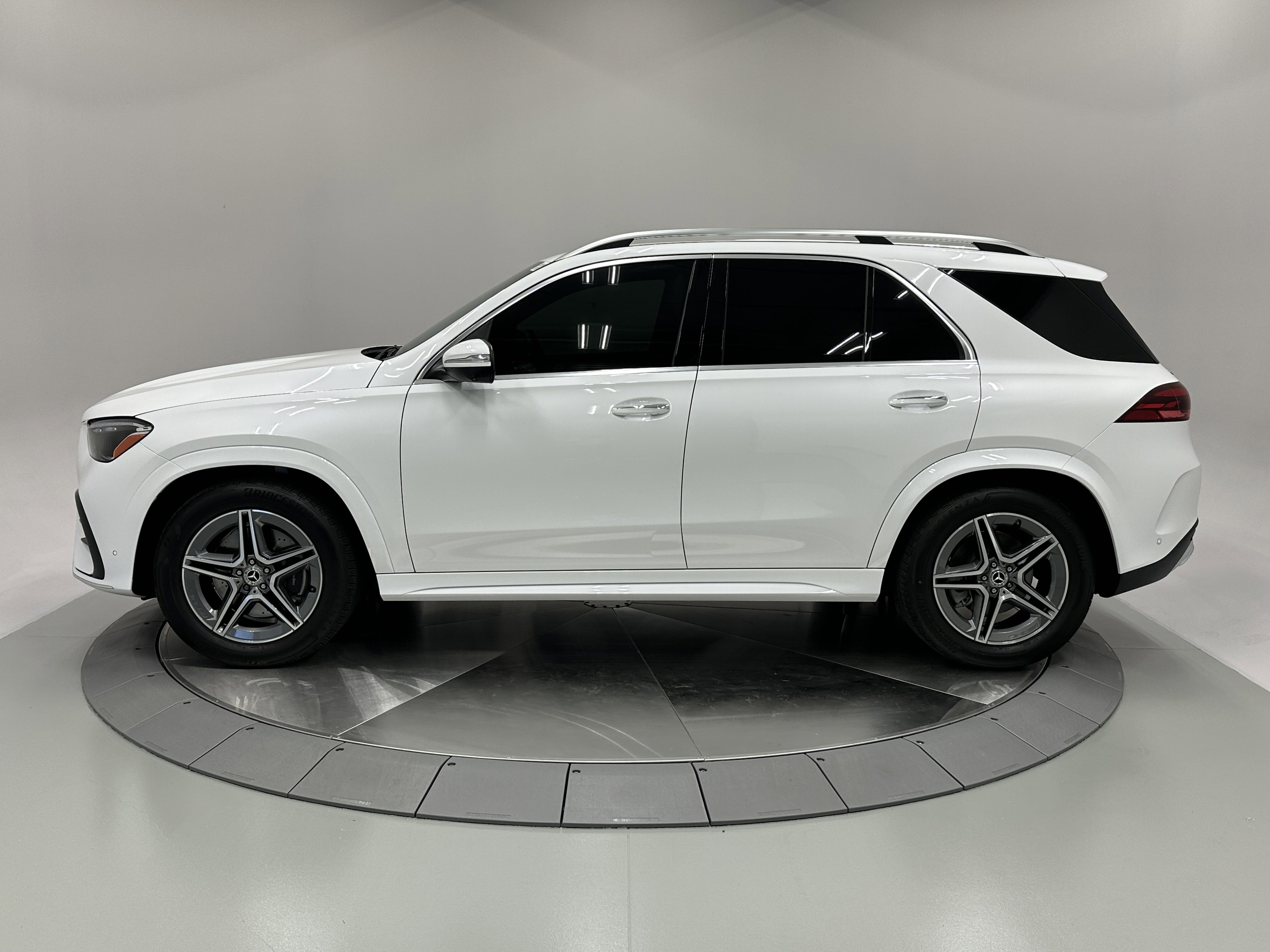 2025 Mercedes Benz GLE 350 4MATIC photo 4
