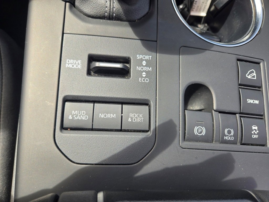 2024 Toyota Highlander LE photo 28