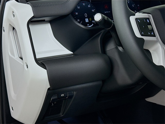 2025 Land Rover Defender 110 S photo 9