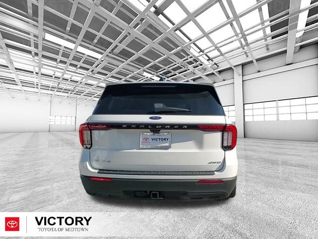 2025 Ford Explorer photo 3