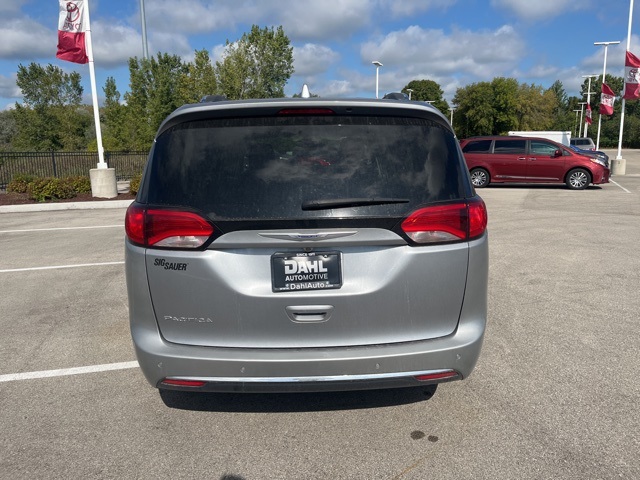 2020 Chrysler Pacifica Touring L photo 13