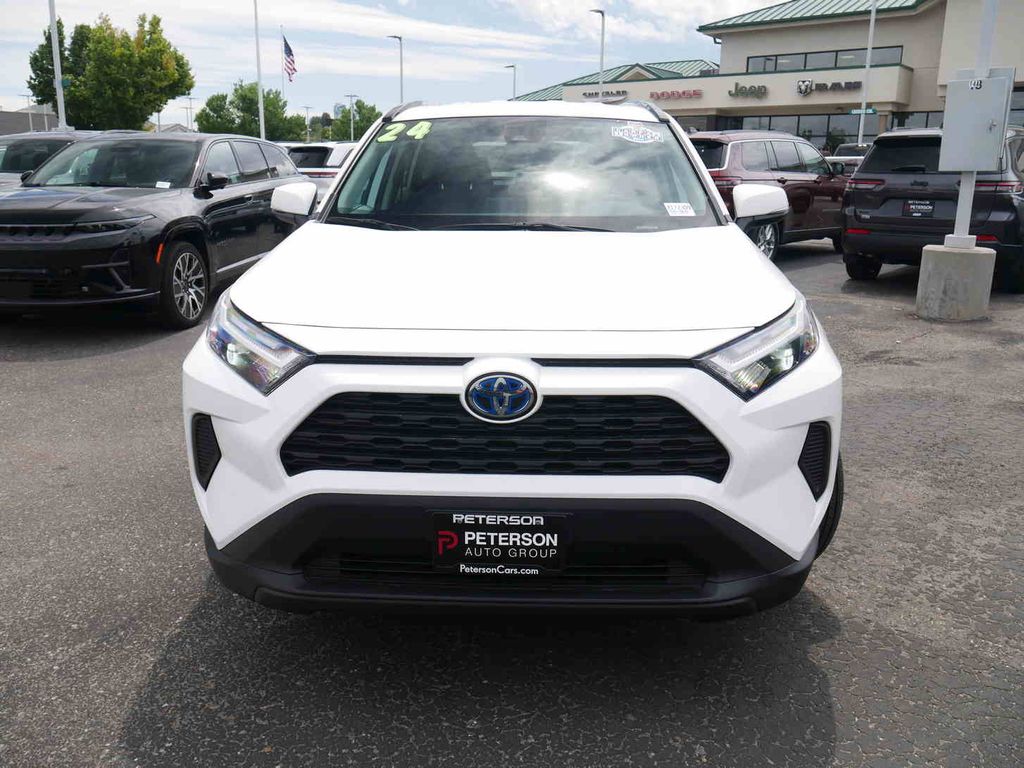 2024 Toyota RAV4 Hybrid XLE photo 2