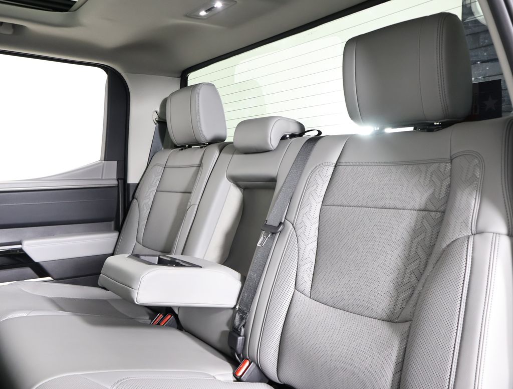 2022 Toyota Tundra Limited photo 17