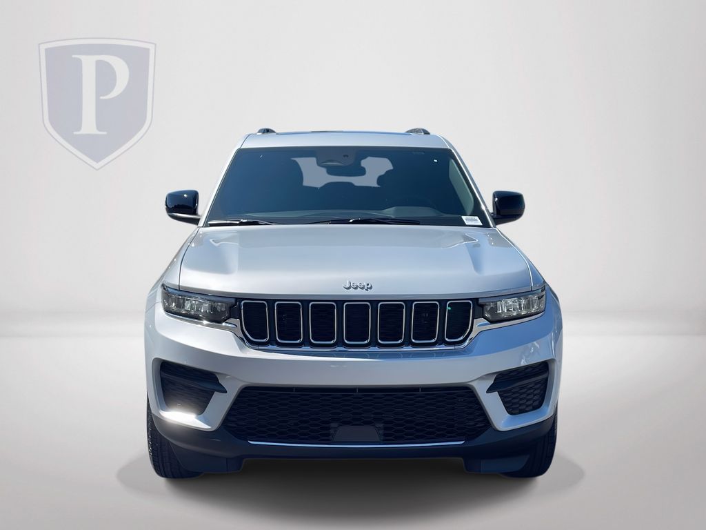 2025 Jeep Grand Cherokee Laredo X photo 2
