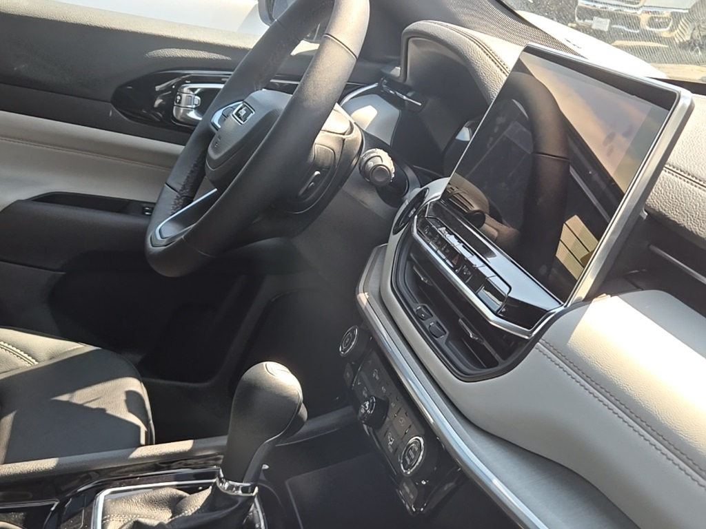 2025 Jeep Compass Limited photo 10