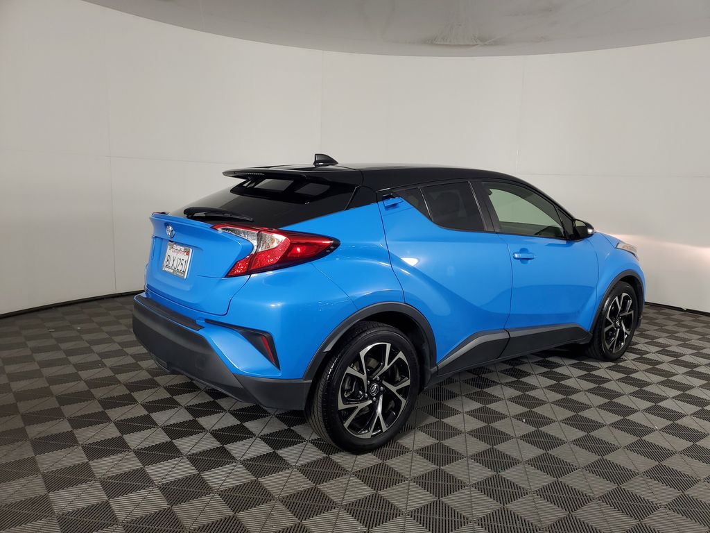 2019 Toyota C-HR XLE photo 4