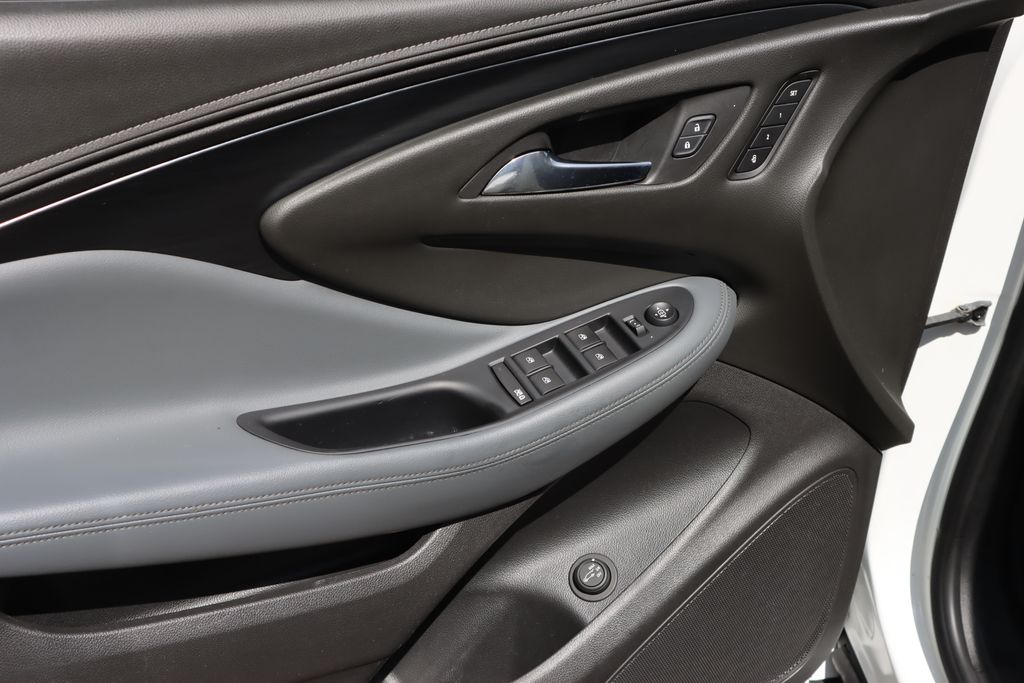 2020 Buick Envision Essence photo 17