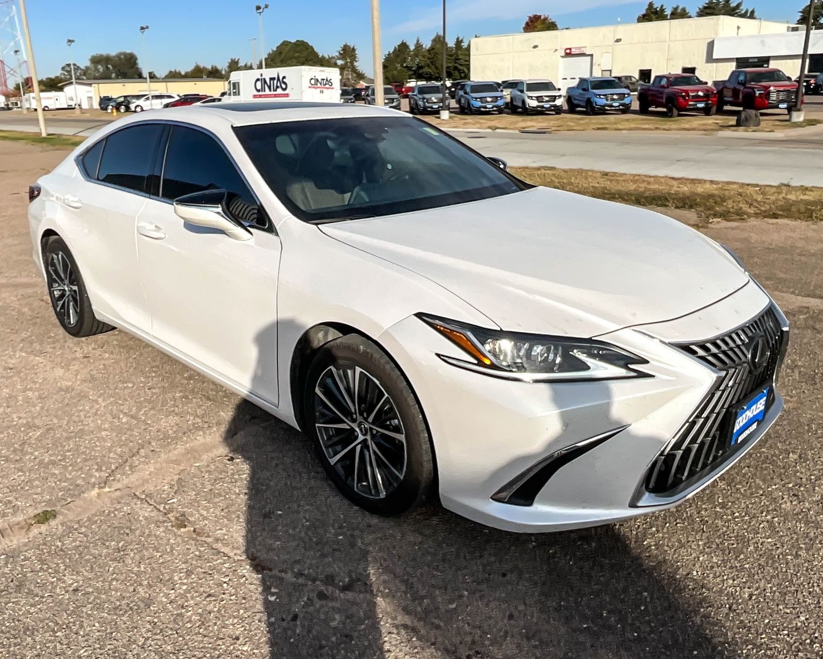 2023 Lexus ES 350 photo 3
