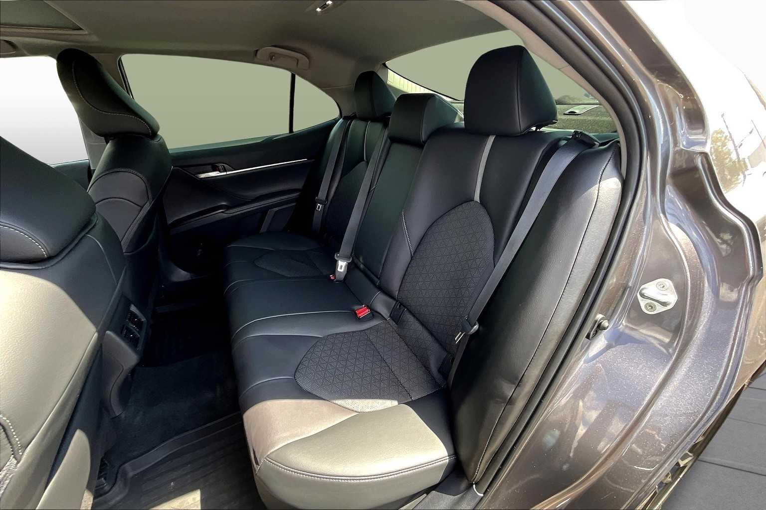 2023 Toyota Camry Hybrid XSE photo 19