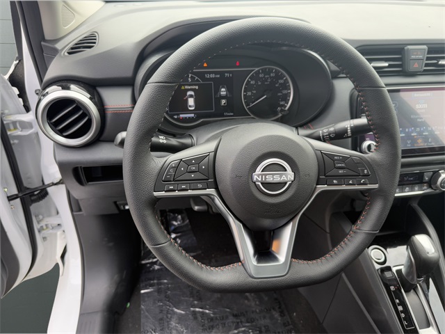 2025 Nissan Versa 1.6 SR photo 7