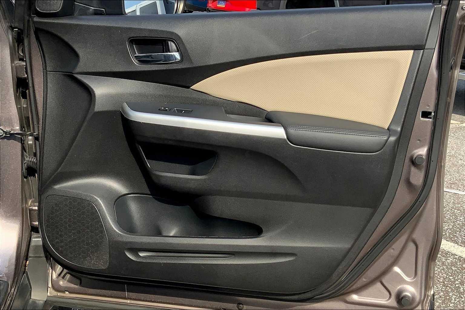 2016 Honda CR-V Touring photo 21