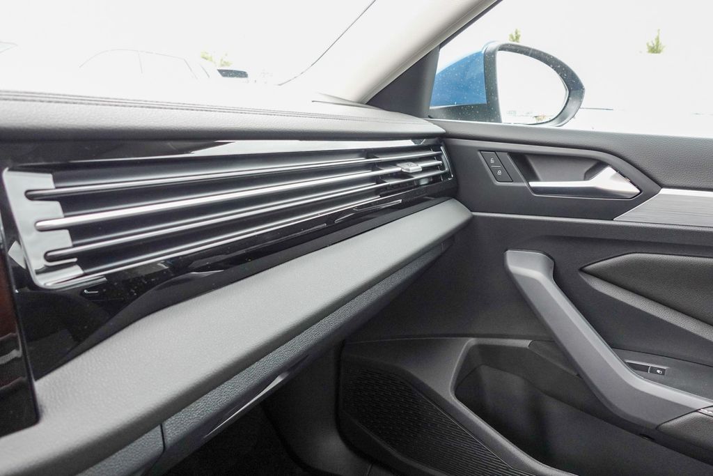 2025 Volkswagen Jetta 1.5T S photo 16