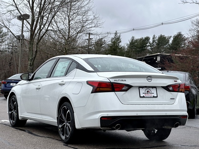 2025 Nissan Altima SR photo 2