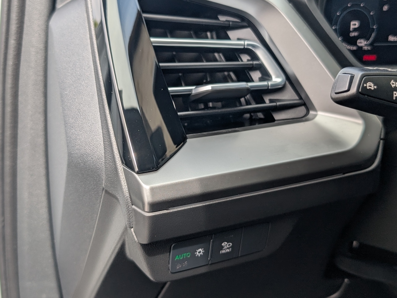 2024 Audi Q4 E-tron Prestige photo 16