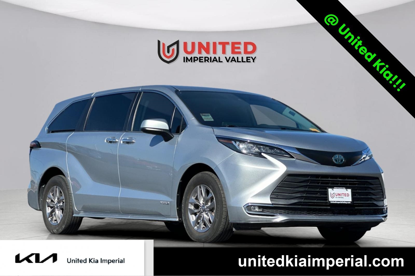 2021 Toyota Sienna XLE's photo