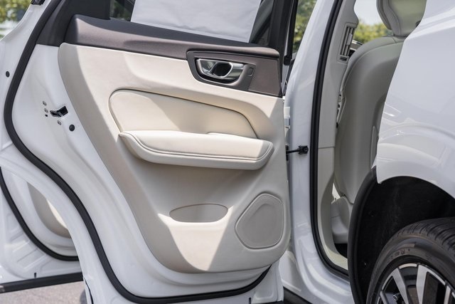 2026 Volvo XC60 Hybrid T8 photo 31