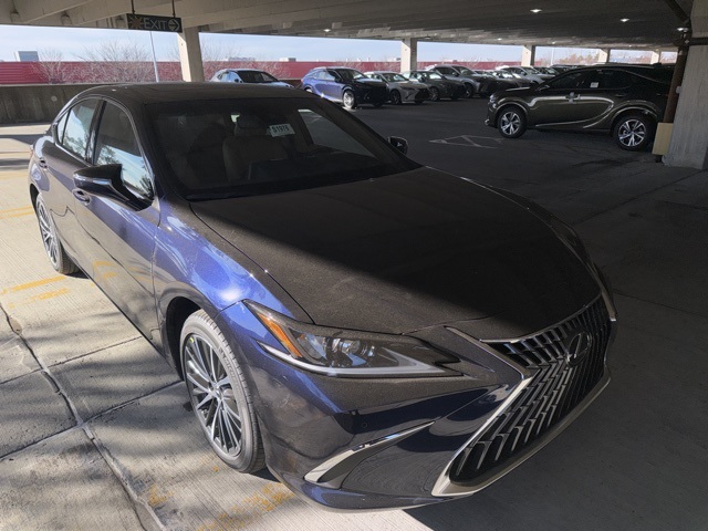 2025 Lexus ES 350's photo