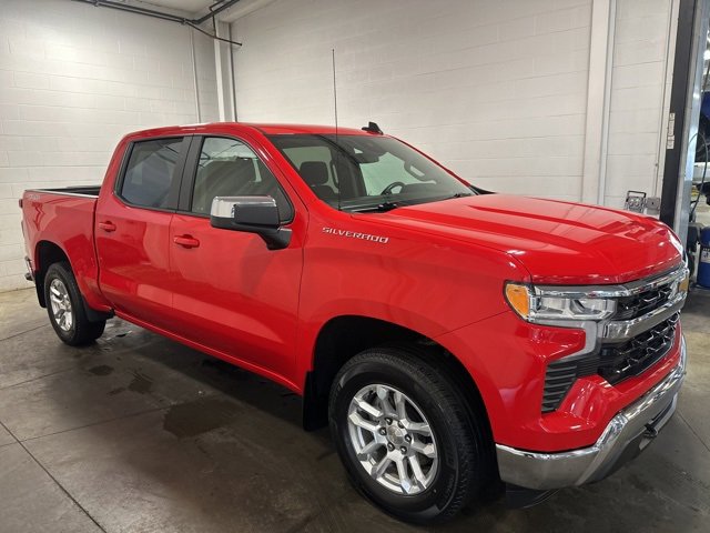 2023 Chevrolet Silverado 1500 LT photo 3