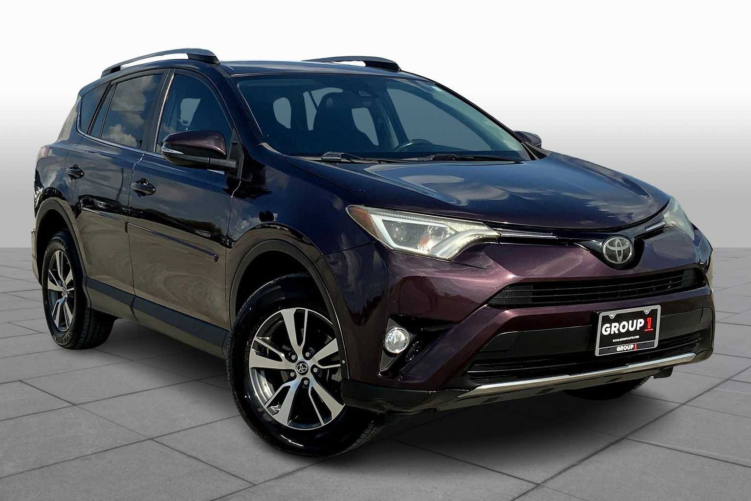 2018 Toyota RAV4 XLE photo 2