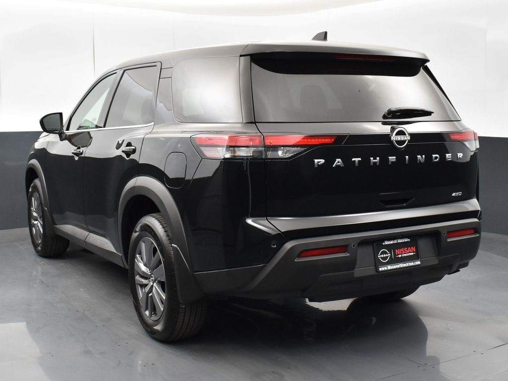 2025 Nissan Pathfinder S photo 4