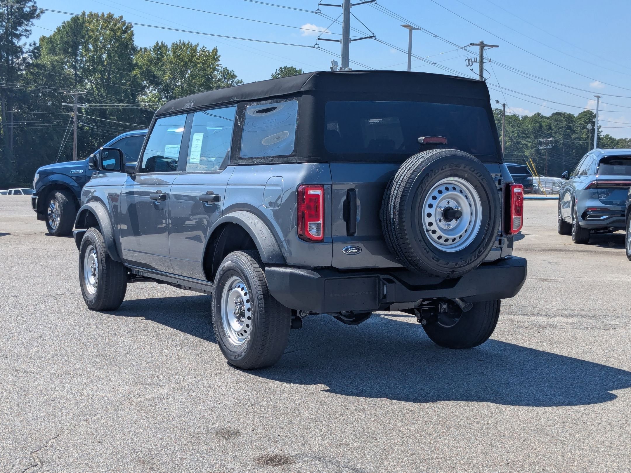 2025 Ford Bronco Base photo 5