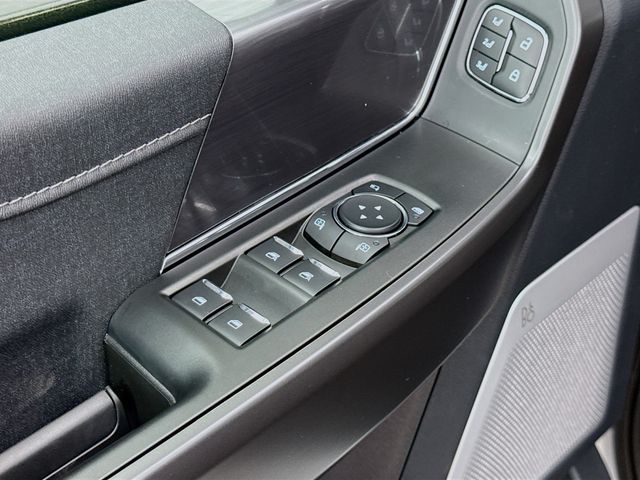 2025 Ford F-150 Lariat photo 17