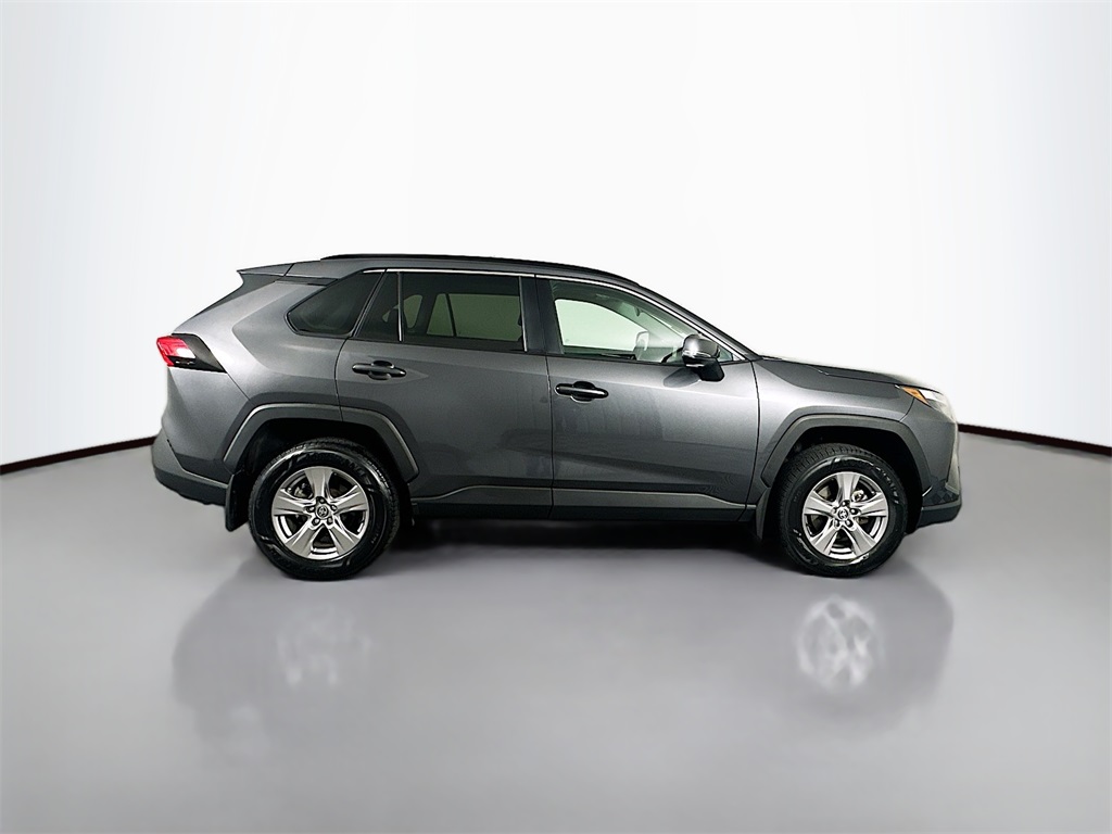 2022 Toyota RAV4 XLE photo 13