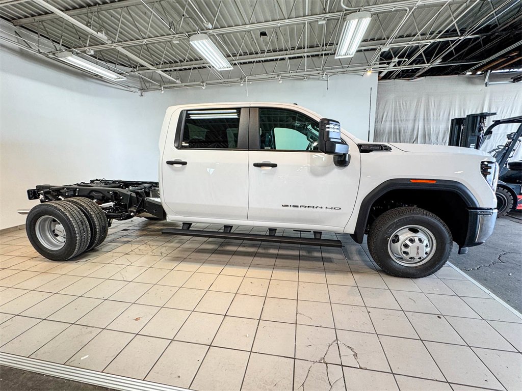2026 Gmc Sierra 3500 HD Pro photo 3