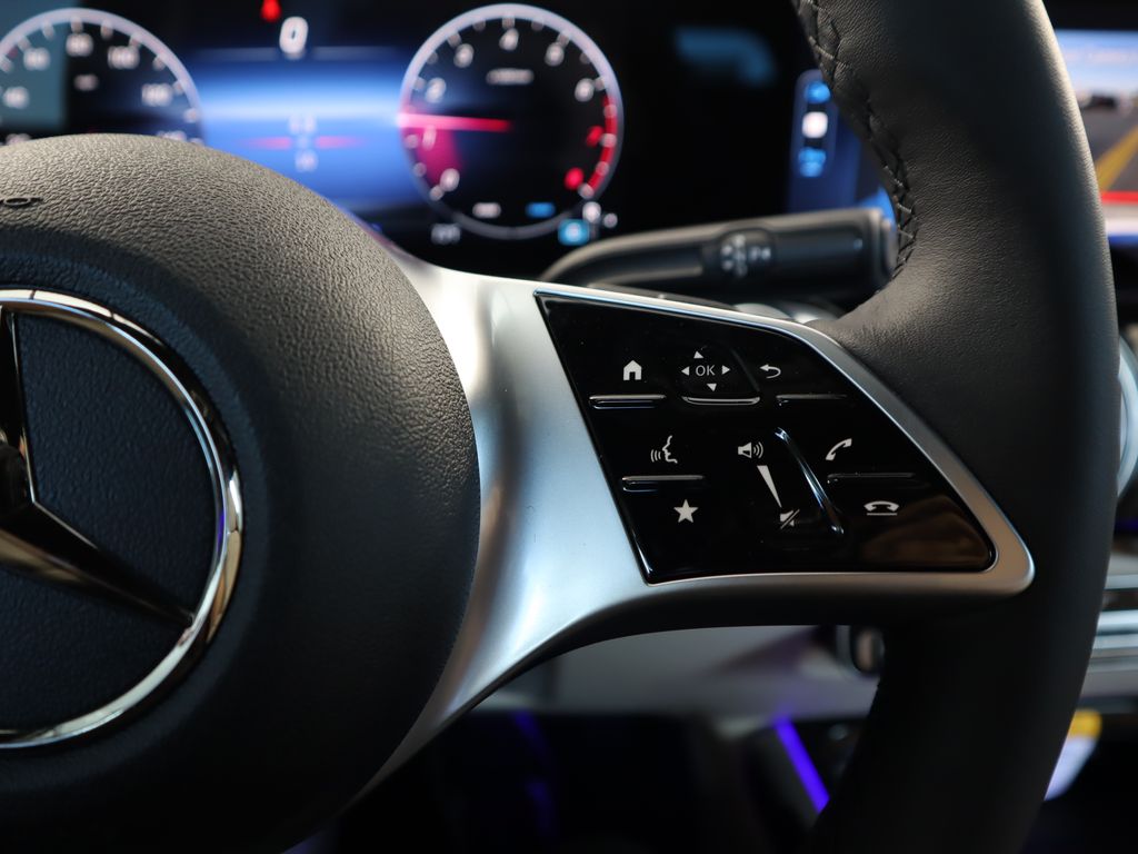 2025 Mercedes Benz GLB 250 photo 12
