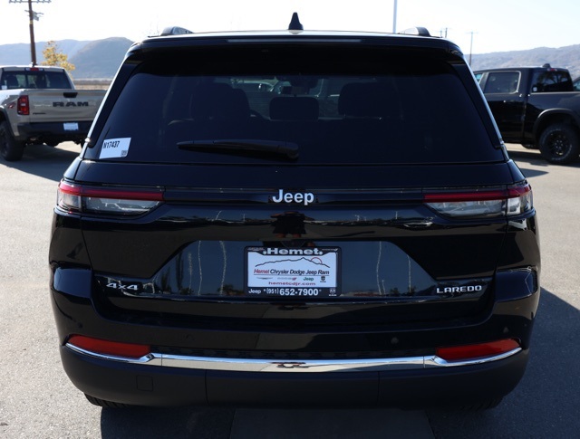 2025 Jeep Grand Cherokee Laredo X photo 4