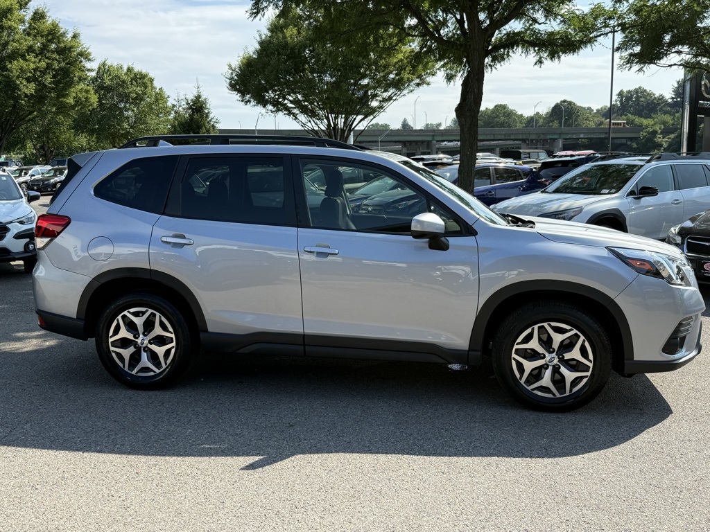 2022 Subaru Forester Premium photo 4