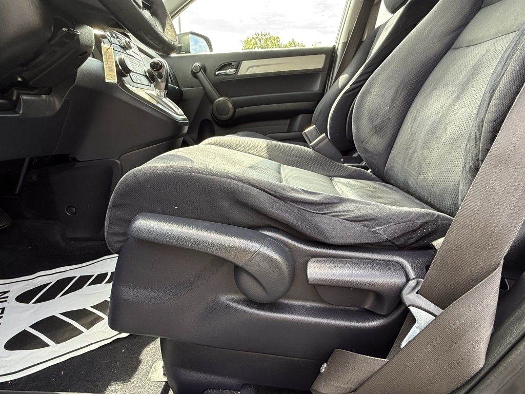 2011 Honda CR-V SE photo 17