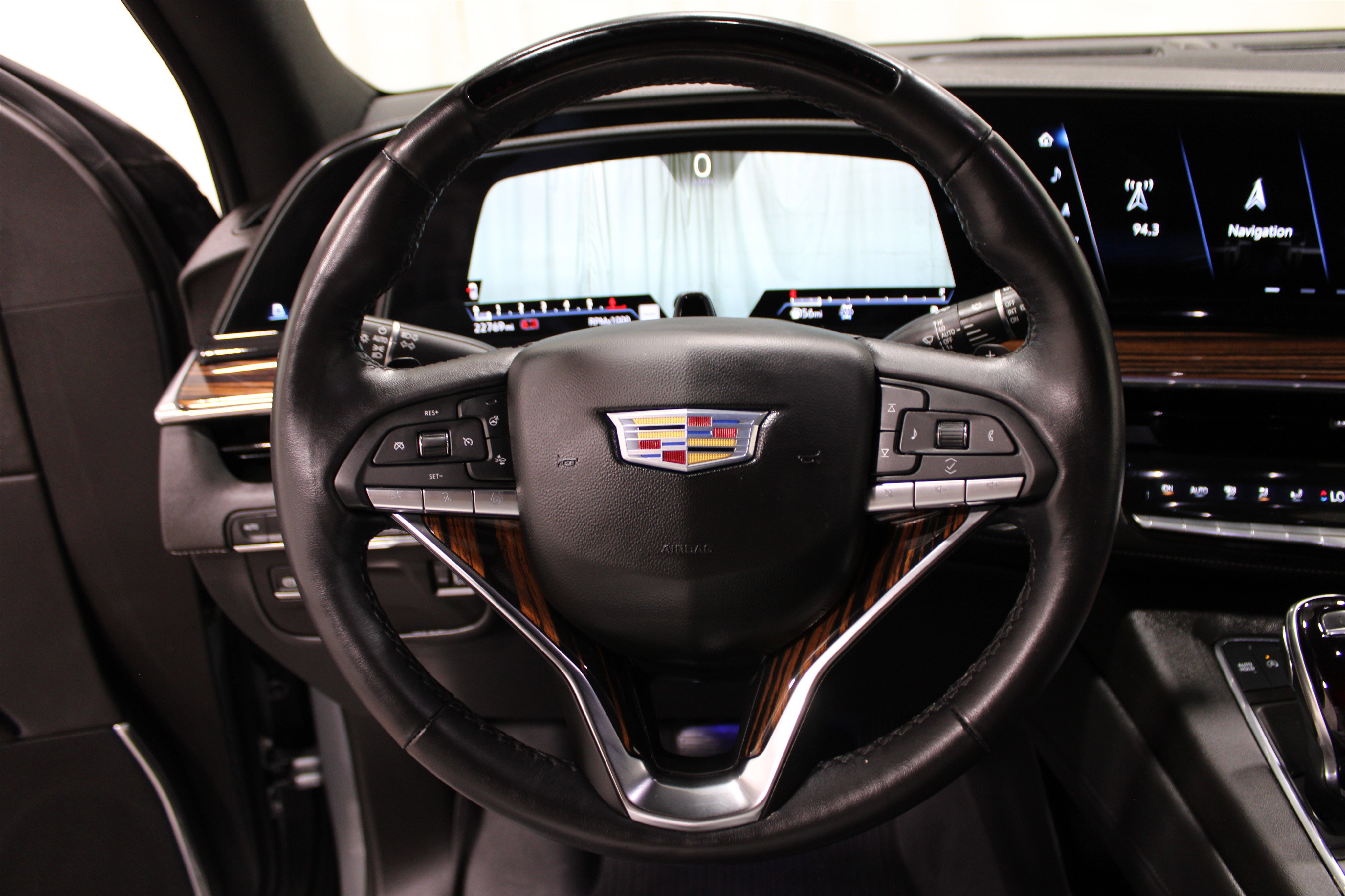 2024 Cadillac Escalade ESV Premium Luxury photo 5