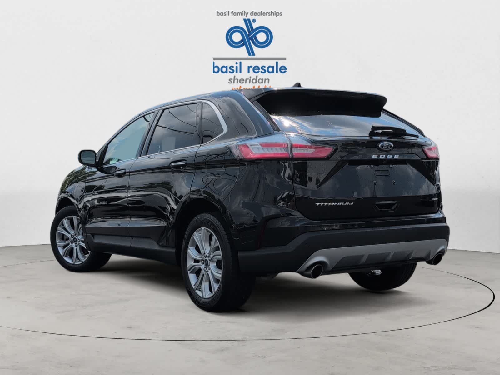 2021 Ford Edge Titanium photo 4