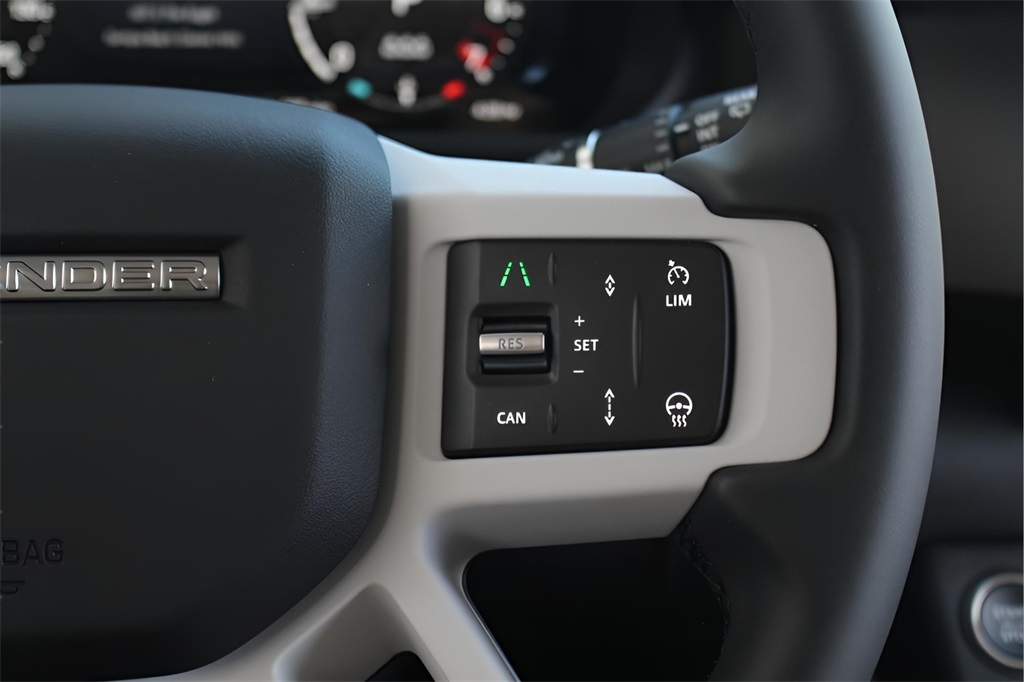 2025 Land Rover Defender 110 S photo 20