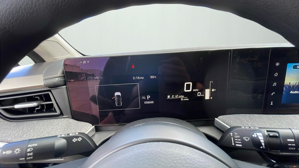 2025 Nissan Kicks SV photo 11