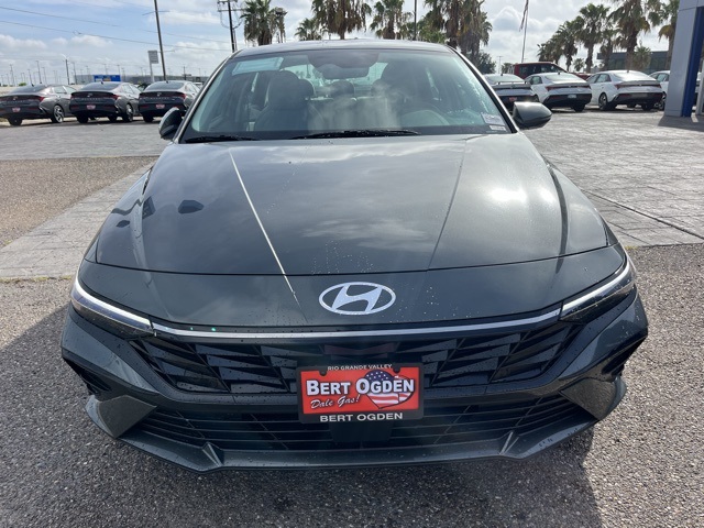 2025 Hyundai Elantra Limited photo 2