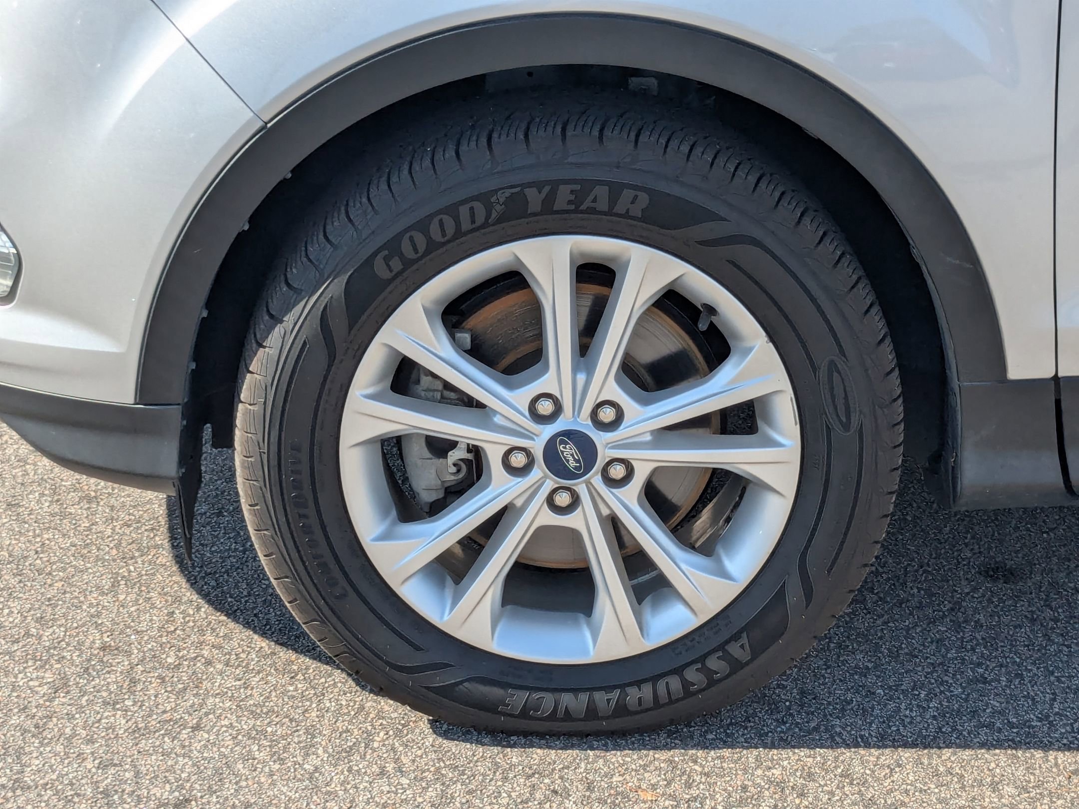 2019 Ford Escape SEL photo 3