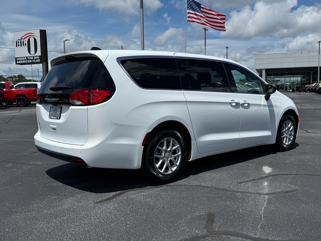 2026 Chrysler Voyager LX photo 3