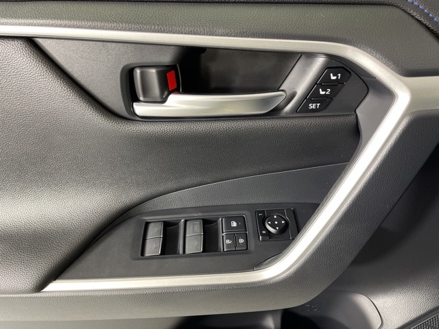 2023 Toyota RAV4 Hybrid XSE photo 17