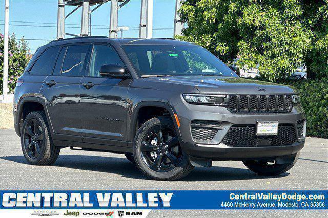 2025 Jeep Grand Cherokee Altitude's photo