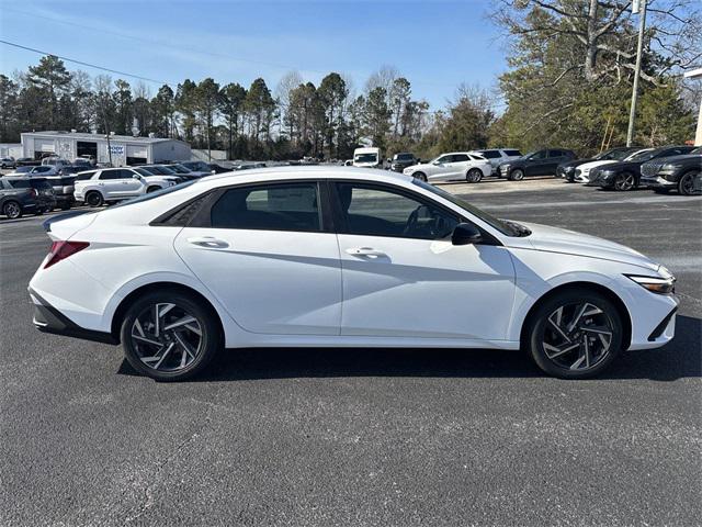 2025 Hyundai Elantra SEL Sport photo 4