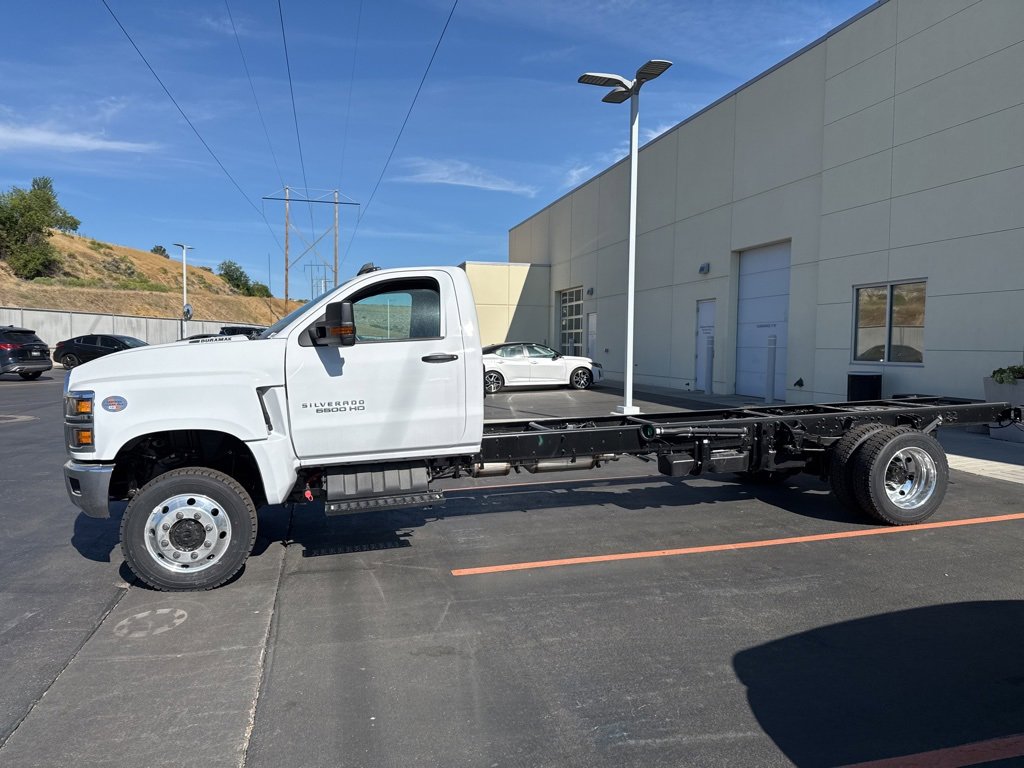 2024 Chevrolet Silverado 6500HD Work Truck photo 3