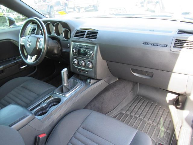 2014 Dodge Challenger R/T photo 11