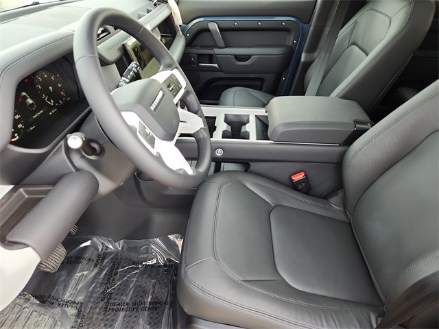 2025 Land Rover Defender 110 S photo 21